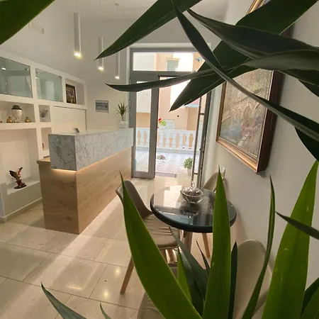 Abedini 3* Saranda