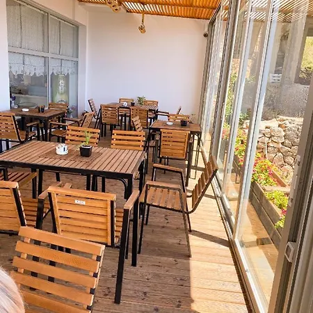 Abedini 3* Sarandë
